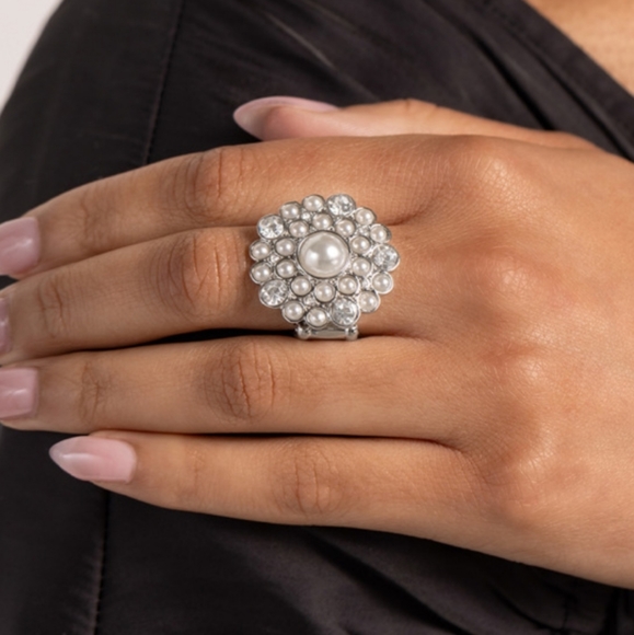 Gatsby Gait White Ring 💍 Silver Pearls STRETCHY - Picture 2 of 5
